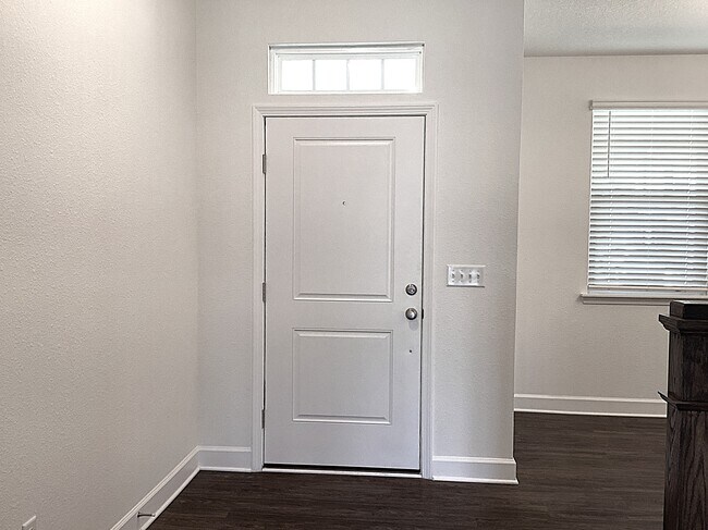 Building Photo - 378 Sandstone Dr