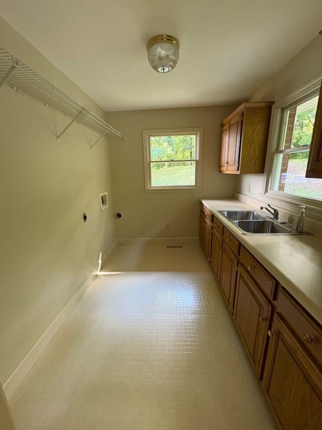 Building Photo - 2737 Hickory Ridge Rd
