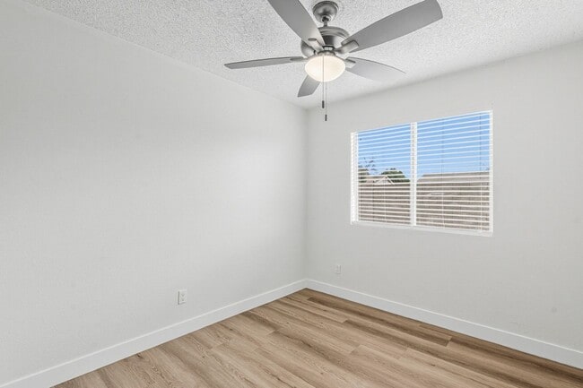 Building Photo - Wonderful East Valley Home! 4bedroom 2 Bat...