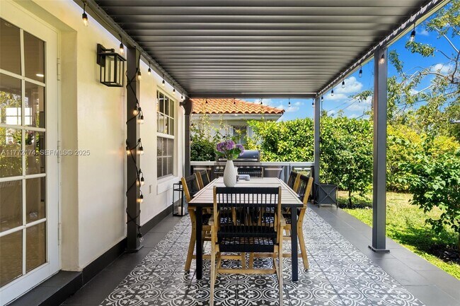 Building Photo - 911 SW 57th Ave