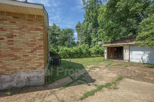 Building Photo - 1024 Mendenhall Cove