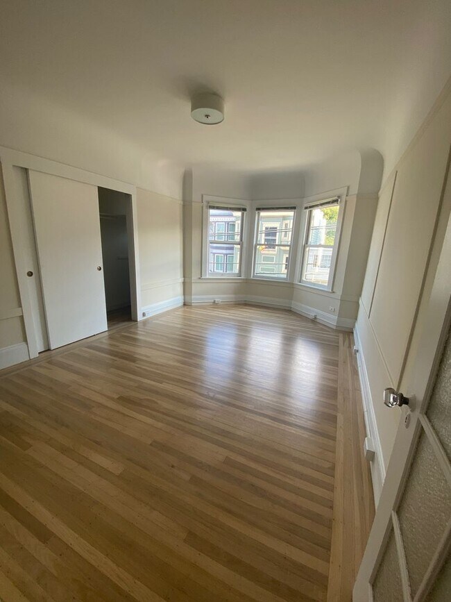 Building Photo - 3988