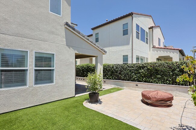 Building Photo - Gorgeous 4 Bedroom and 3 Bath Home in Chula vista/Otay Ranch Area