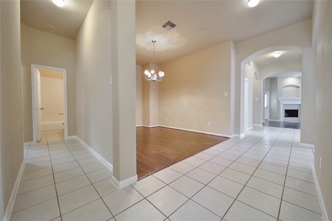 Building Photo - 26022 Trailcliff Ct