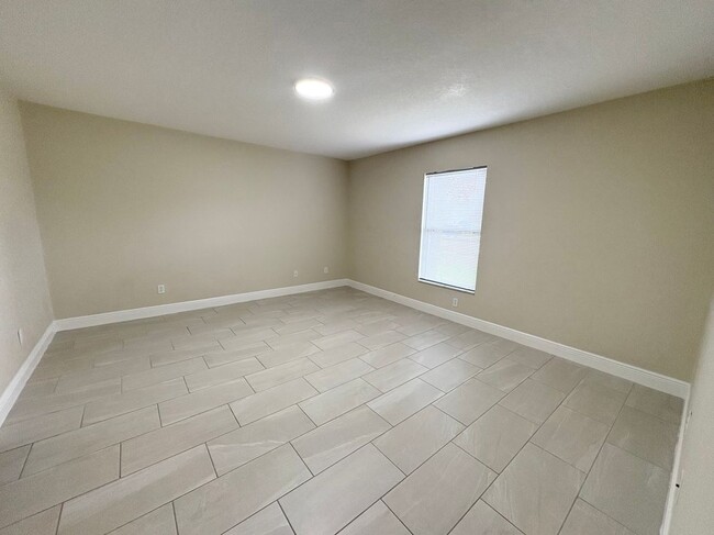 Building Photo - 1565 Emerson Dr SE