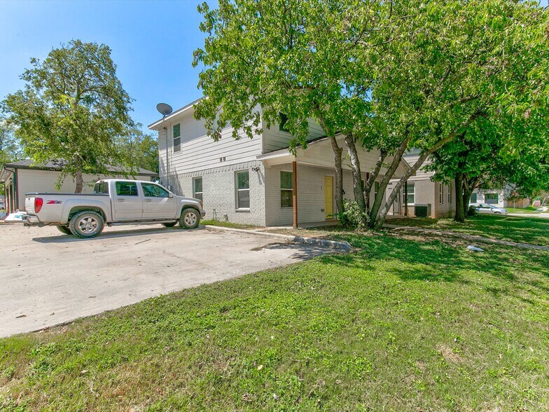 Building Photo - 2313 W Devitt St