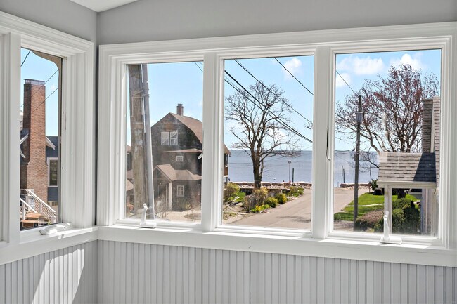 Building Photo - 14 2nd Ave