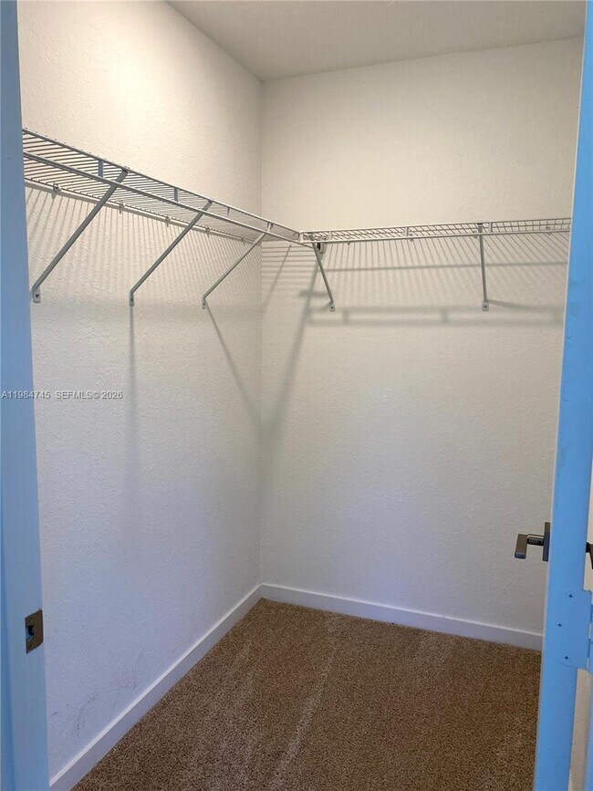 Building Photo - 2305 SE 10th St