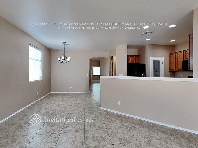 Building Photo - 4962 E Longhorn St