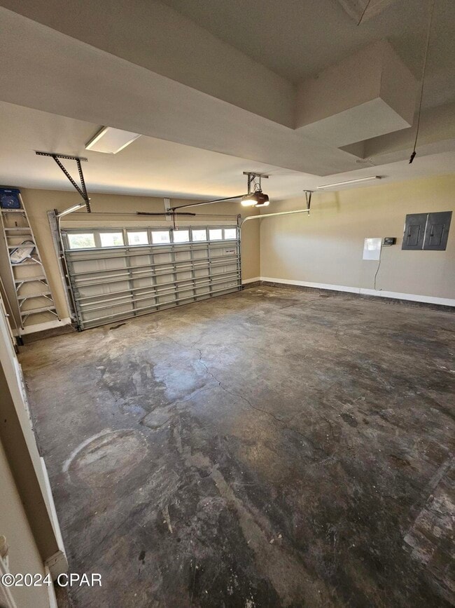 Building Photo - 2103 Coral Dr