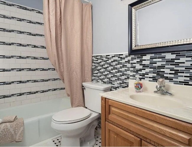 Building Photo - 128 Farlow Dr