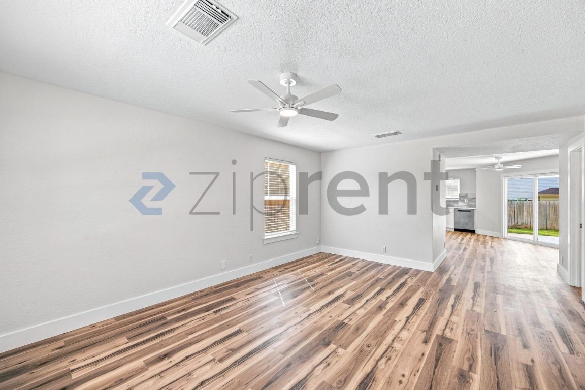 Building Photo - Unit