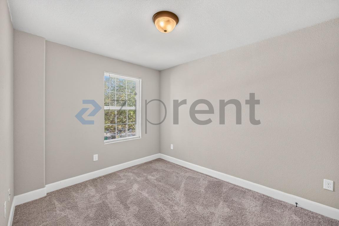 Building Photo - Unit 101