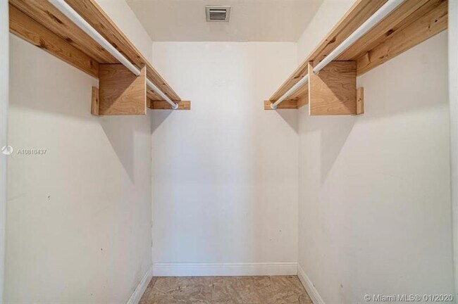 Building Photo - 611 NW 39th St