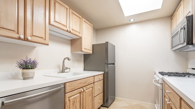 Building Photo - 663 Bishops Lodge Rd