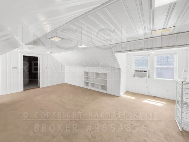 Building Photo - 61 Moraine St
