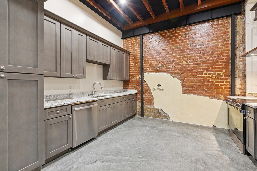 Building Photo - 137 Carondelet St