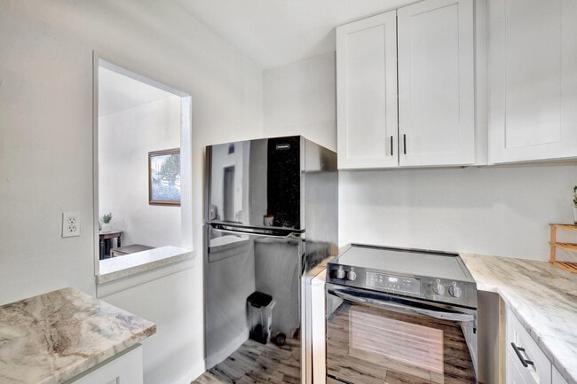 Building Photo - 1450 N Riverside Dr