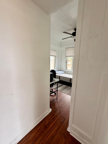 Building Photo - 1124 8th Ave