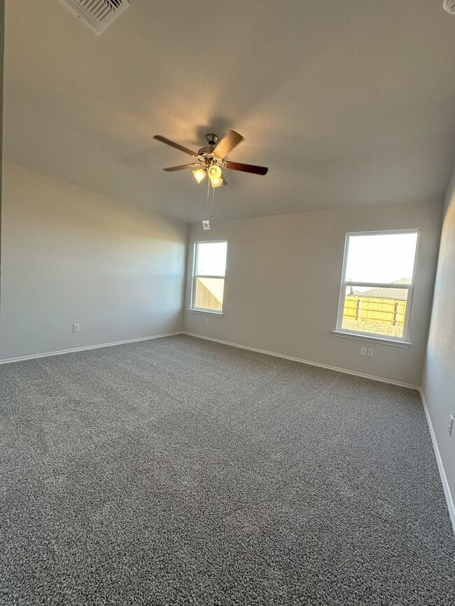 Building Photo - One Year Young 3 Br/2 Ba Home in the Clear...