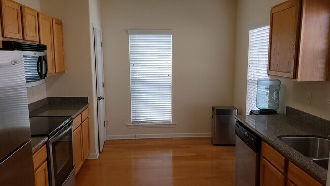 Building Photo - 5971 Hollow Wood Ct