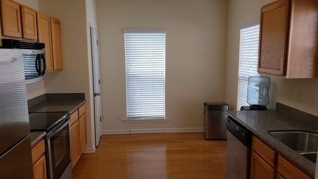 Building Photo - One level townhouse, no stairs, convenient to Lewisville/Clemmons