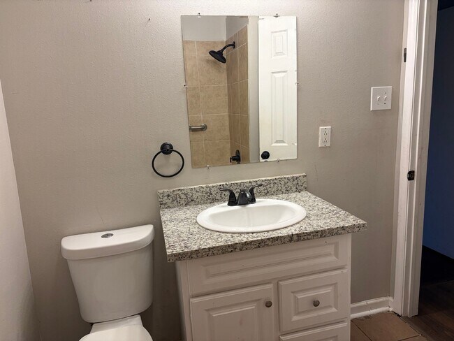 Building Photo - 5818 Glenhurst Dr