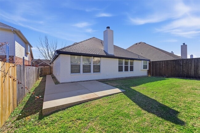 Building Photo - 6000 Meadowglen Dr