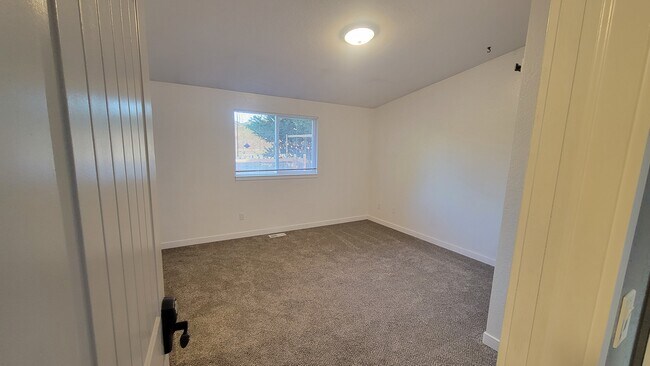 Master bedroom - 1423 85th Dr NE