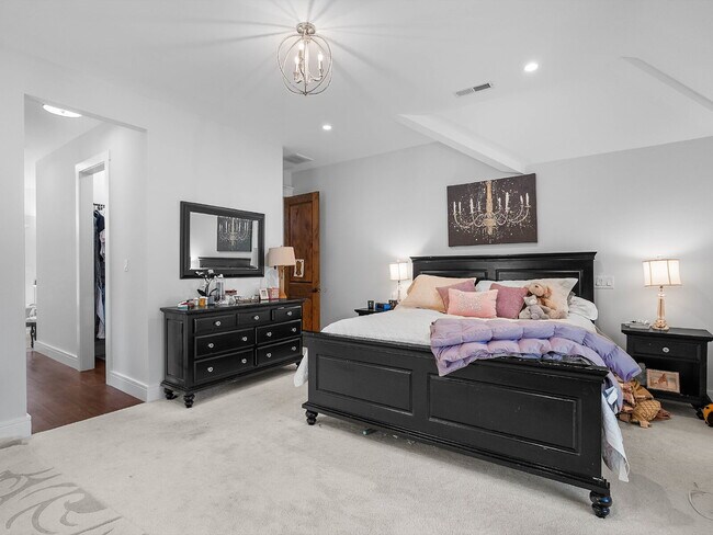 Building Photo - Stunning Oakton Retreat on a Sprawling 5-A...