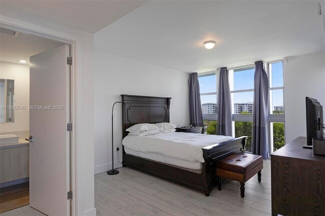 Building Photo - 13800 Highland Dr