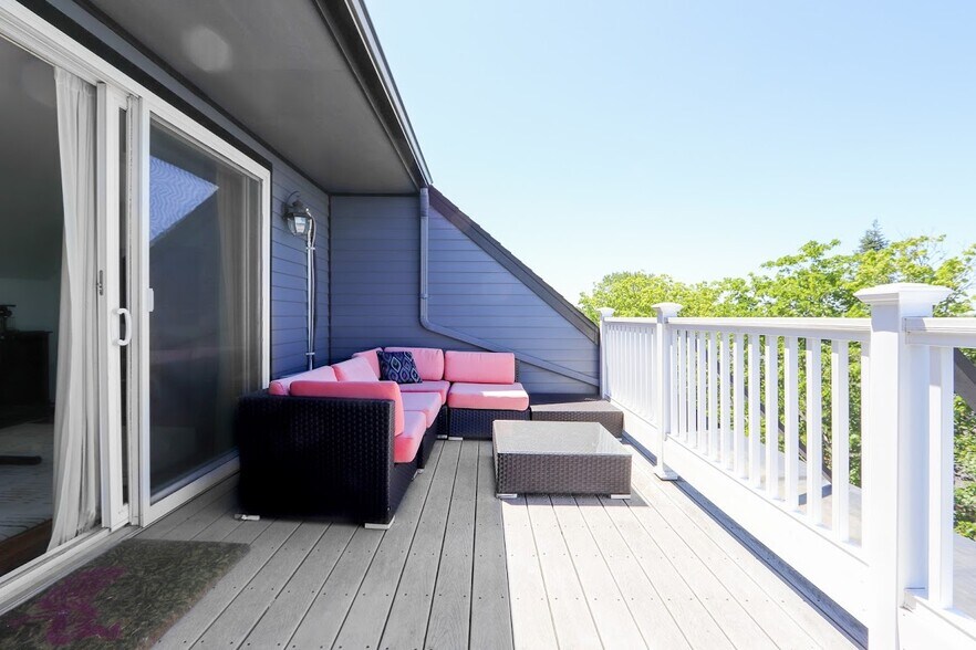 Building Photo - 491 Spring St