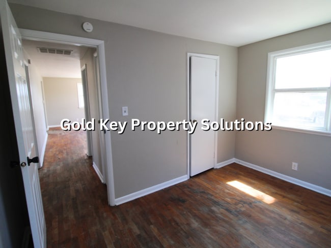 Building Photo - Eastside 3 BR 1 BA House with Garage and Central Air (SECTION 8 APPROVED)