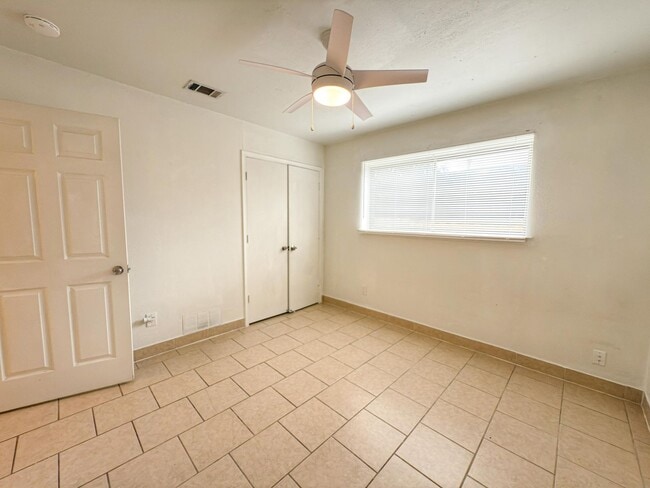 Building Photo - 7528-7528 Thistle Ln