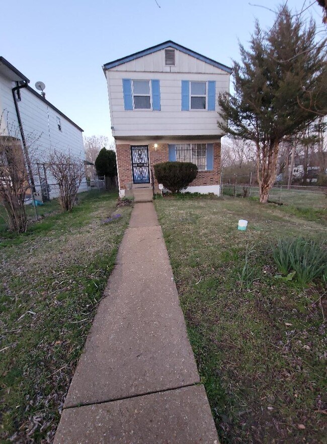 Primary Photo - 3619 Sullivan Ave