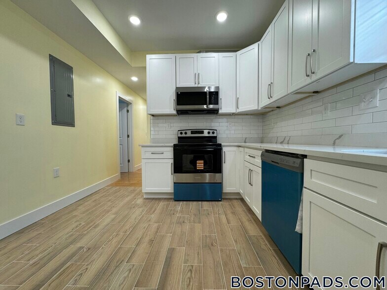 Building Photo - 7 Carson St