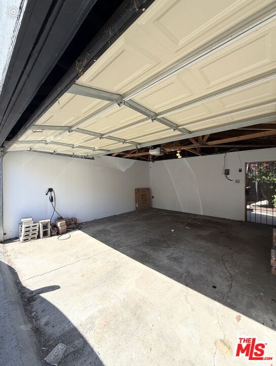 Building Photo - 4275 McClung Dr