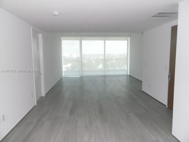 Building Photo - 10201 Collins Ave