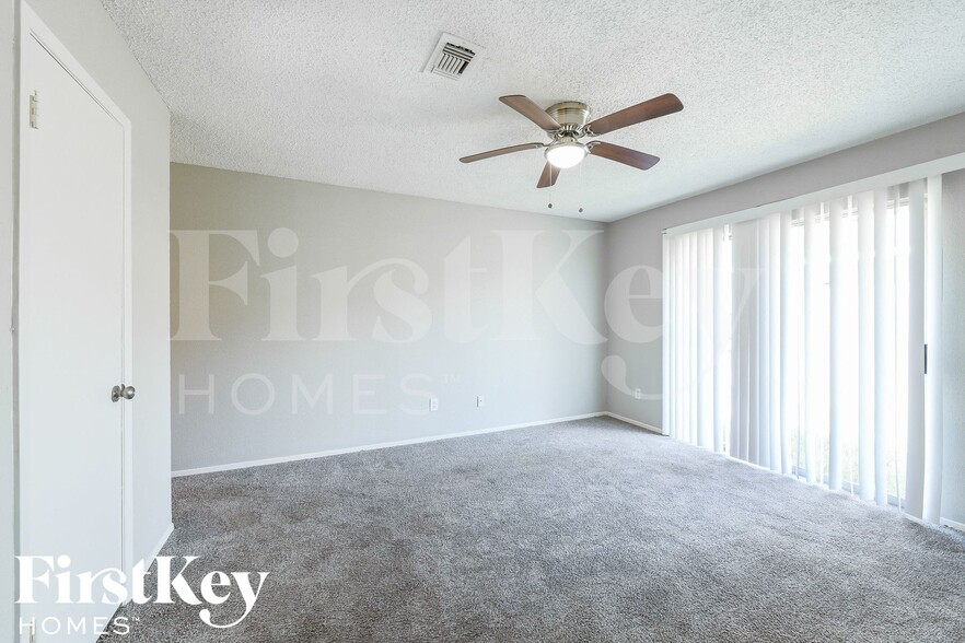 Building Photo - 13630 Alon Ln