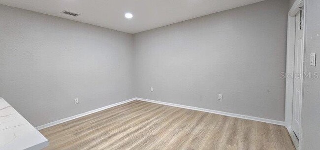 Building Photo - 4387 Sibley Bay St