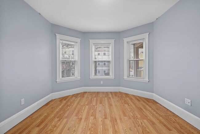 Building Photo - 25 Howes St