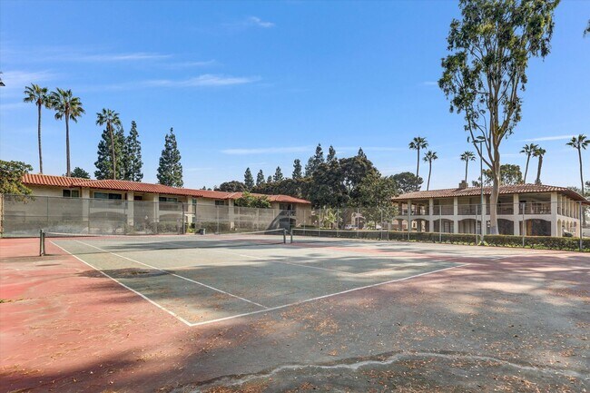Building Photo - $500 MOVE IN SPECIAL! 2 BD, 2 BA Condo at Mission Plaza! 1000 Sq Ft w/ Great Amenities!