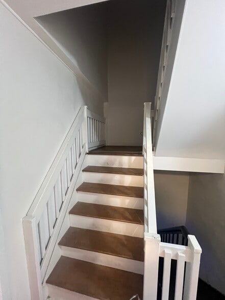 Building Photo - 2864 W 36th St