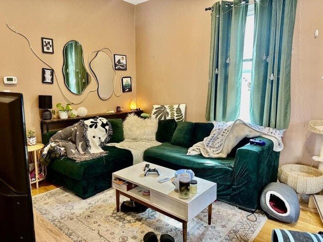 Building Photo - 2 bedroom in Somerville MA 02144