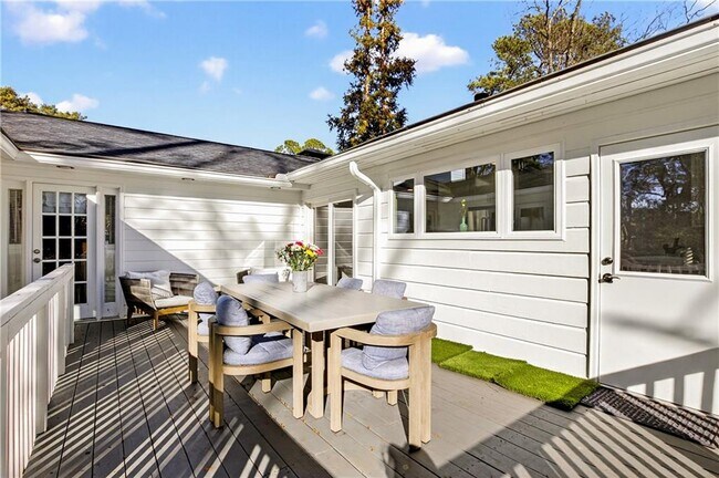 Building Photo - 2226 Melante Dr NE