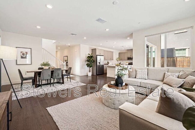 Building Photo - 2428 Periwinkle Pl