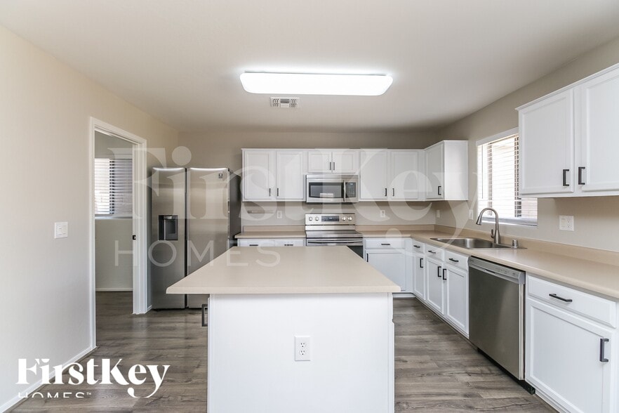 Building Photo - 1168 W Desert Basin Dr