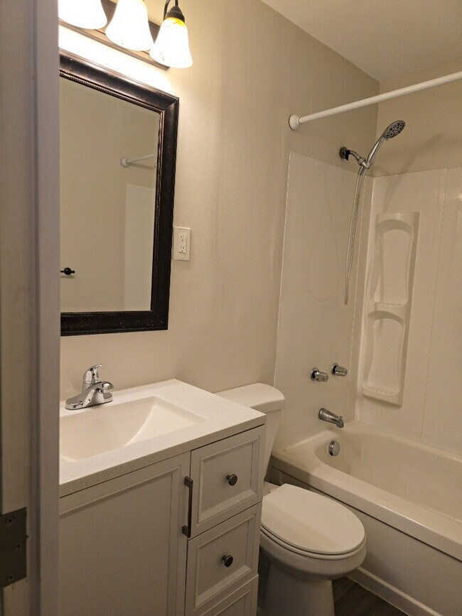 Building Photo - 981 Olympia Dr