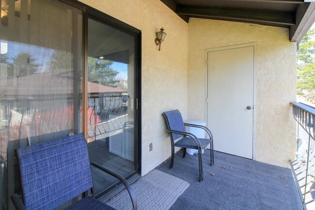 Building Photo - Fully Furnished 1 Bed, 1 Bath Apartment in Richlan