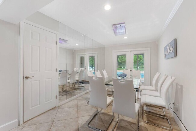 Building Photo - 166 Old Country Rd S